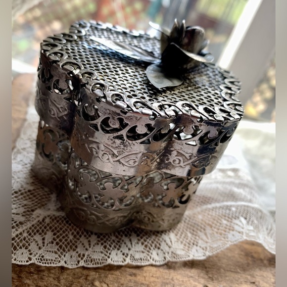 Ornate Silver Metal Rose Trinket Jewelry Box Vanity Scrolled Celtic Knot Design - Picture 4 of 6